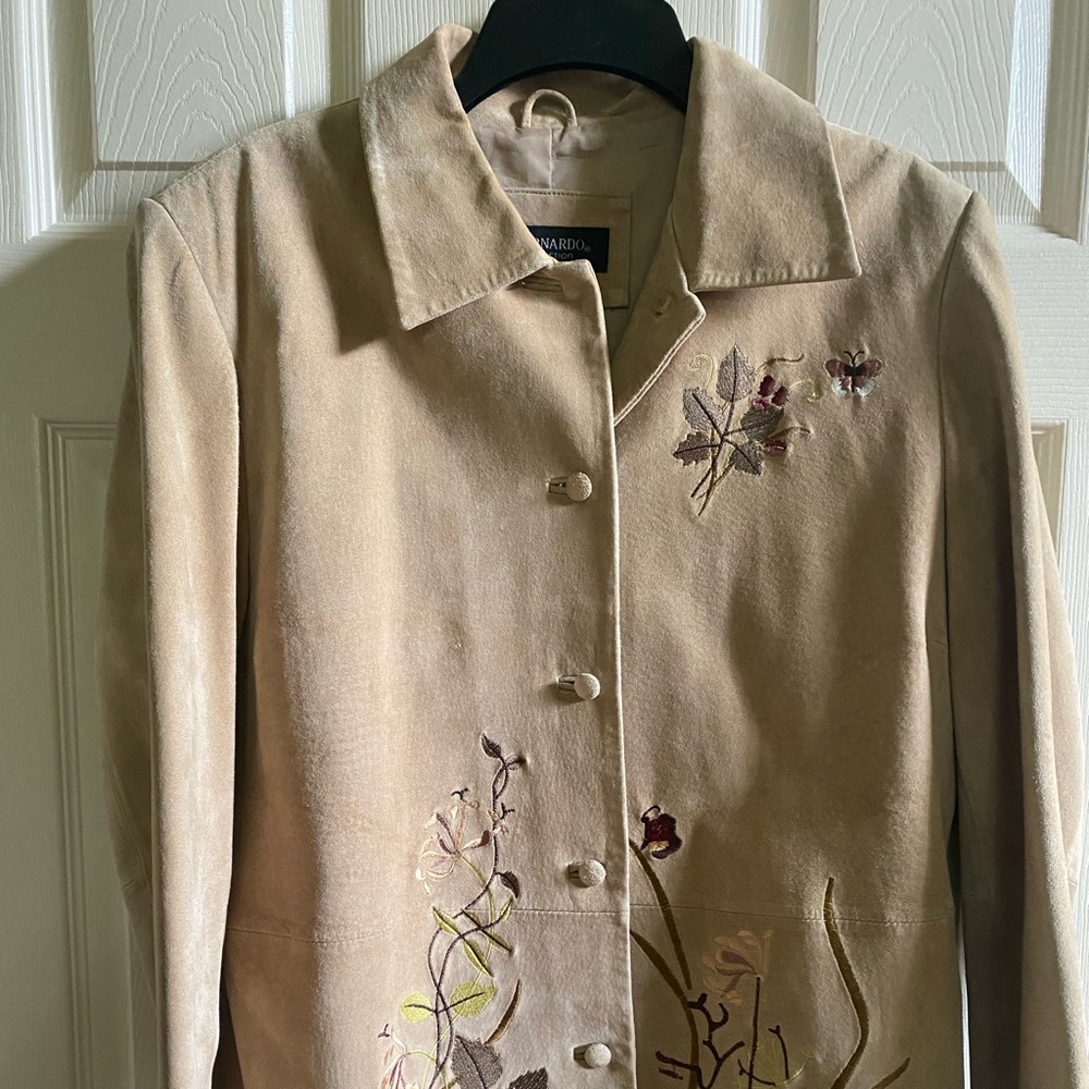 Bernardo Beige suede Floral Embroidered Blazer size large Boho new no tags
